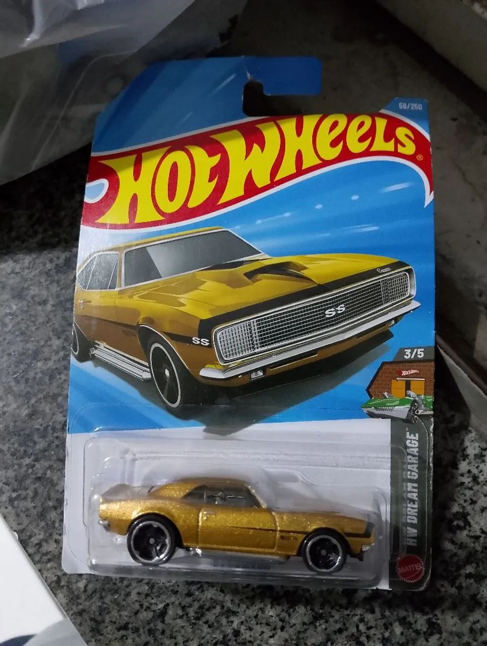 Hot Wheels carinho dourado - Foto 2