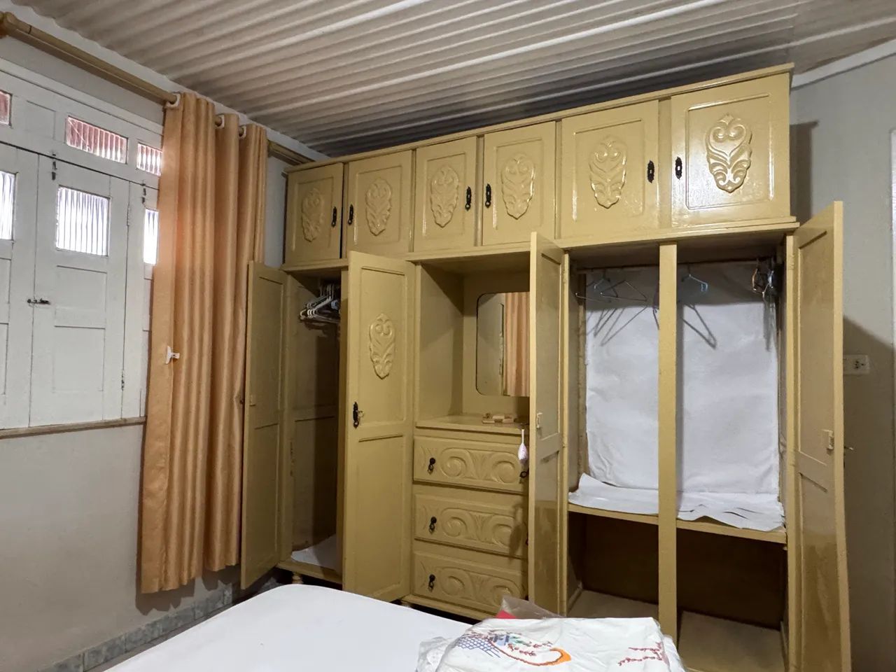 Cama,guarda roupa ,criado mudo e puf