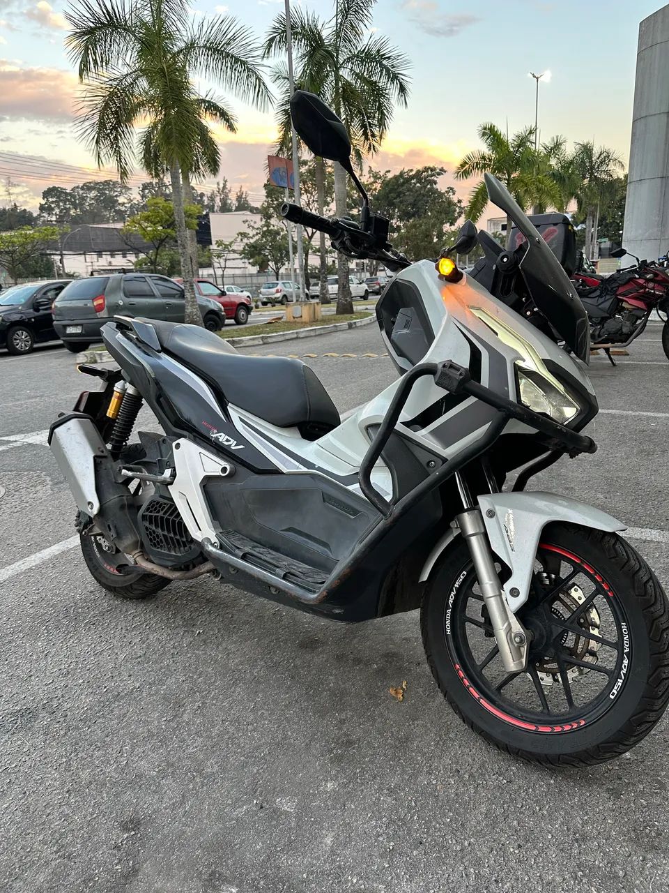 Honda ADV - quitada sem multas 