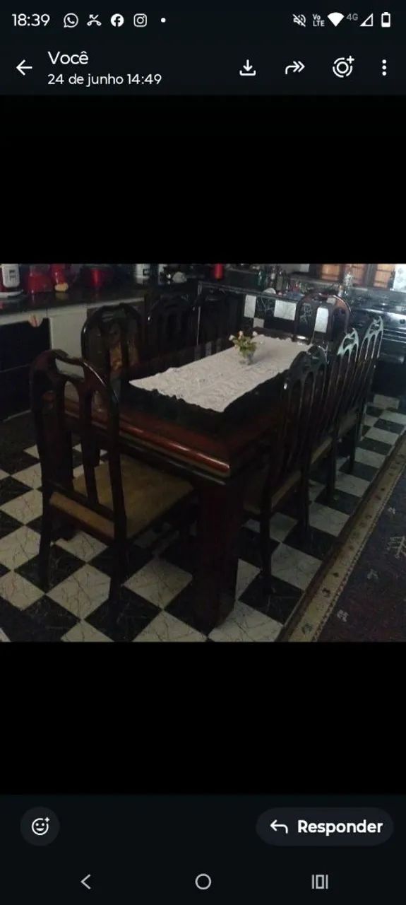 Mesa de madeira maciça 8 cadeiras 