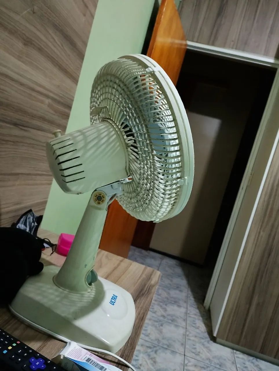 Ventilador branco de mesa - Foto 4