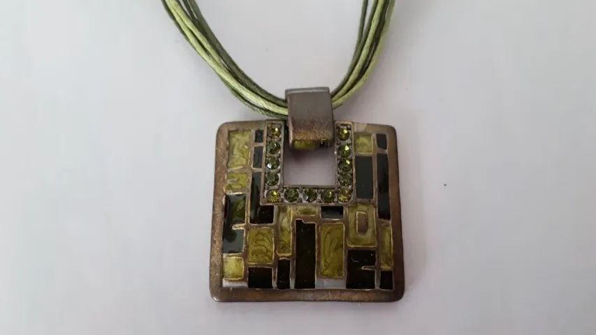 Colar de Cordão Verde Quadrada  - Foto 3