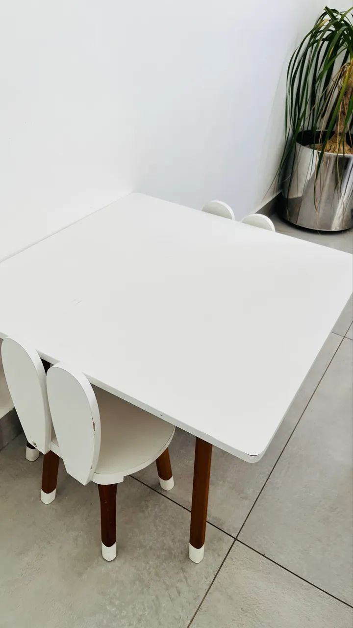 Mesa (mesa para criança, mesa de madeira)