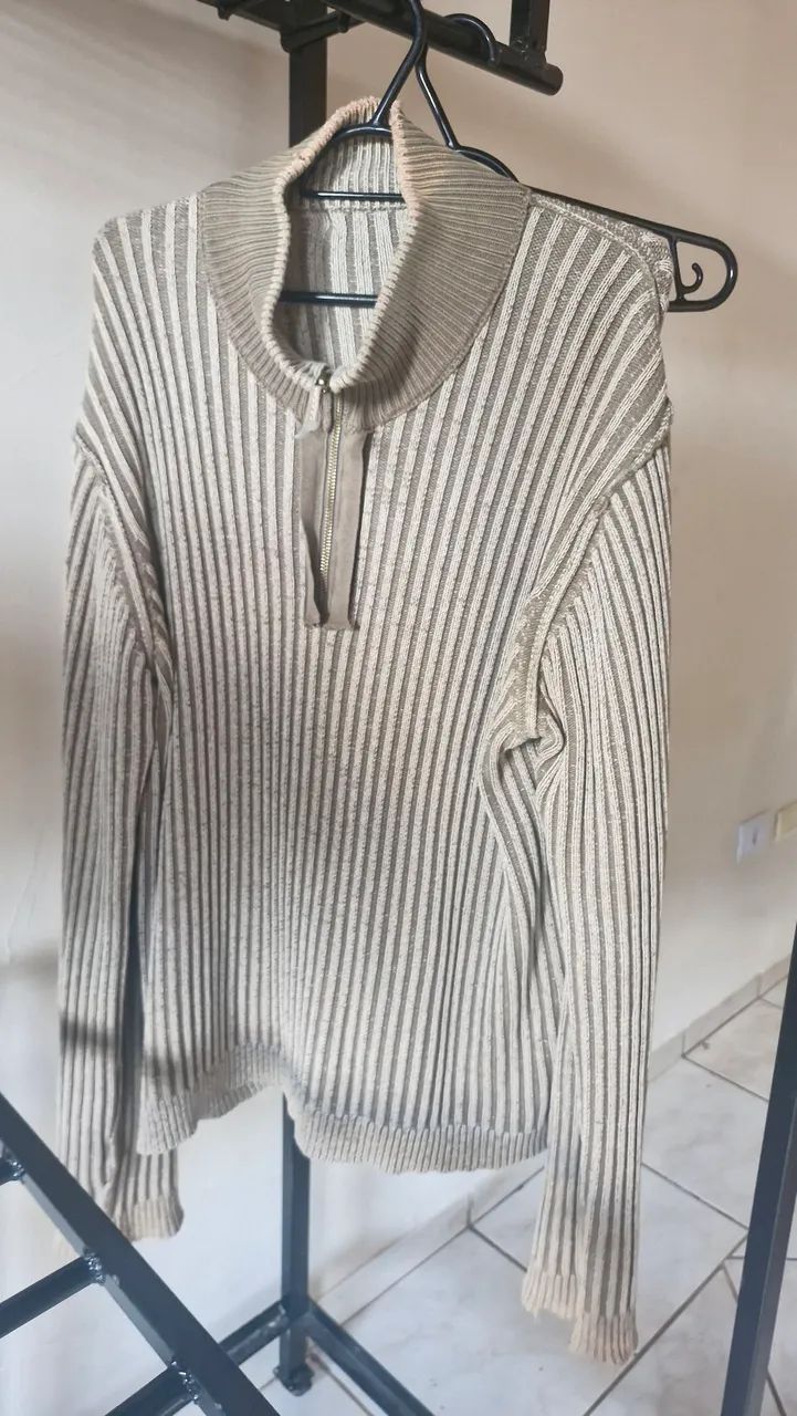 Tricot Calvin Klein Usado - Foto 2
