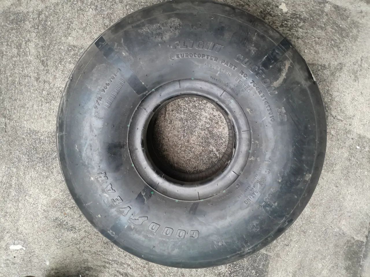 Pneu aeronáutico  - Foto 4