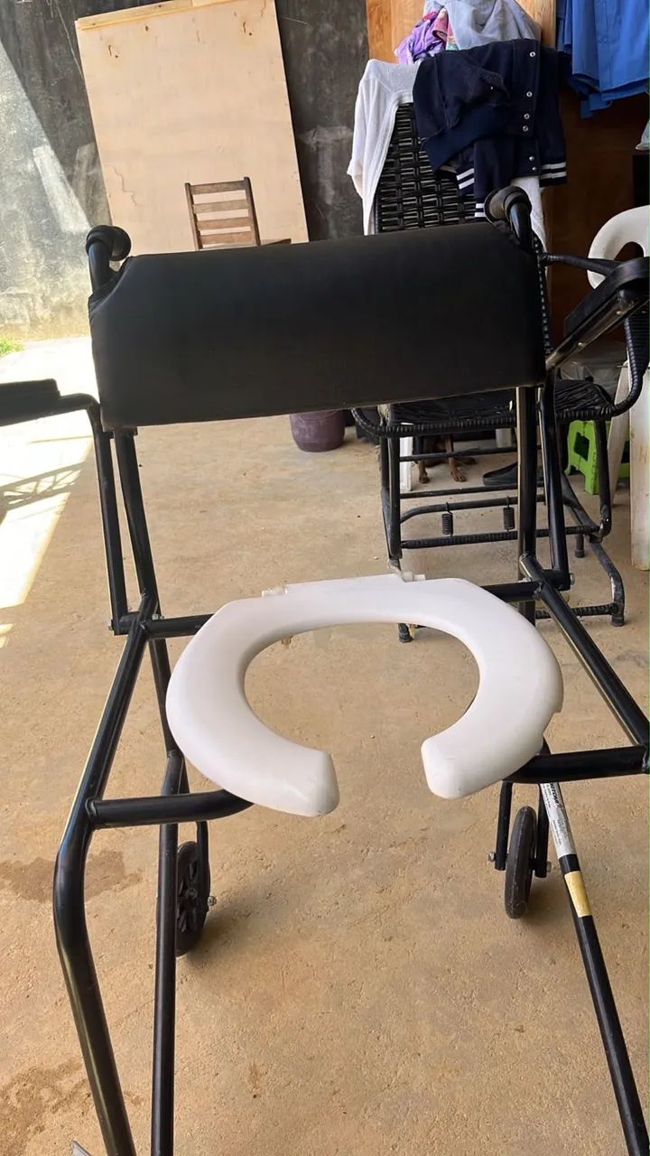 Vendo duas cadeiras de rodas  - Foto 2