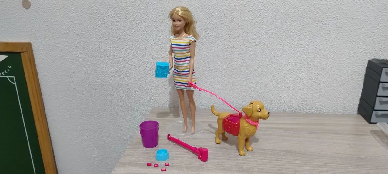 Boneca Barbie original+ Cachorro Barbie Similar