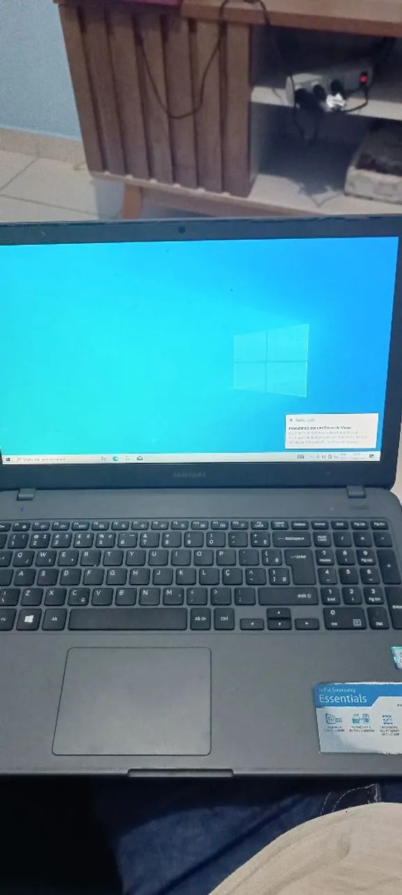 Notebook Samsung Essentials NP350XAA - i3 7ª geração - SSD 256GB Usado