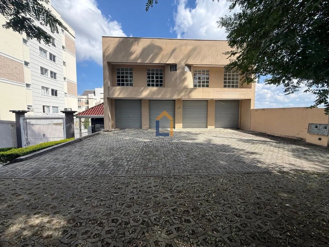 Prédio Comercial para Locação no Bairro Tingui