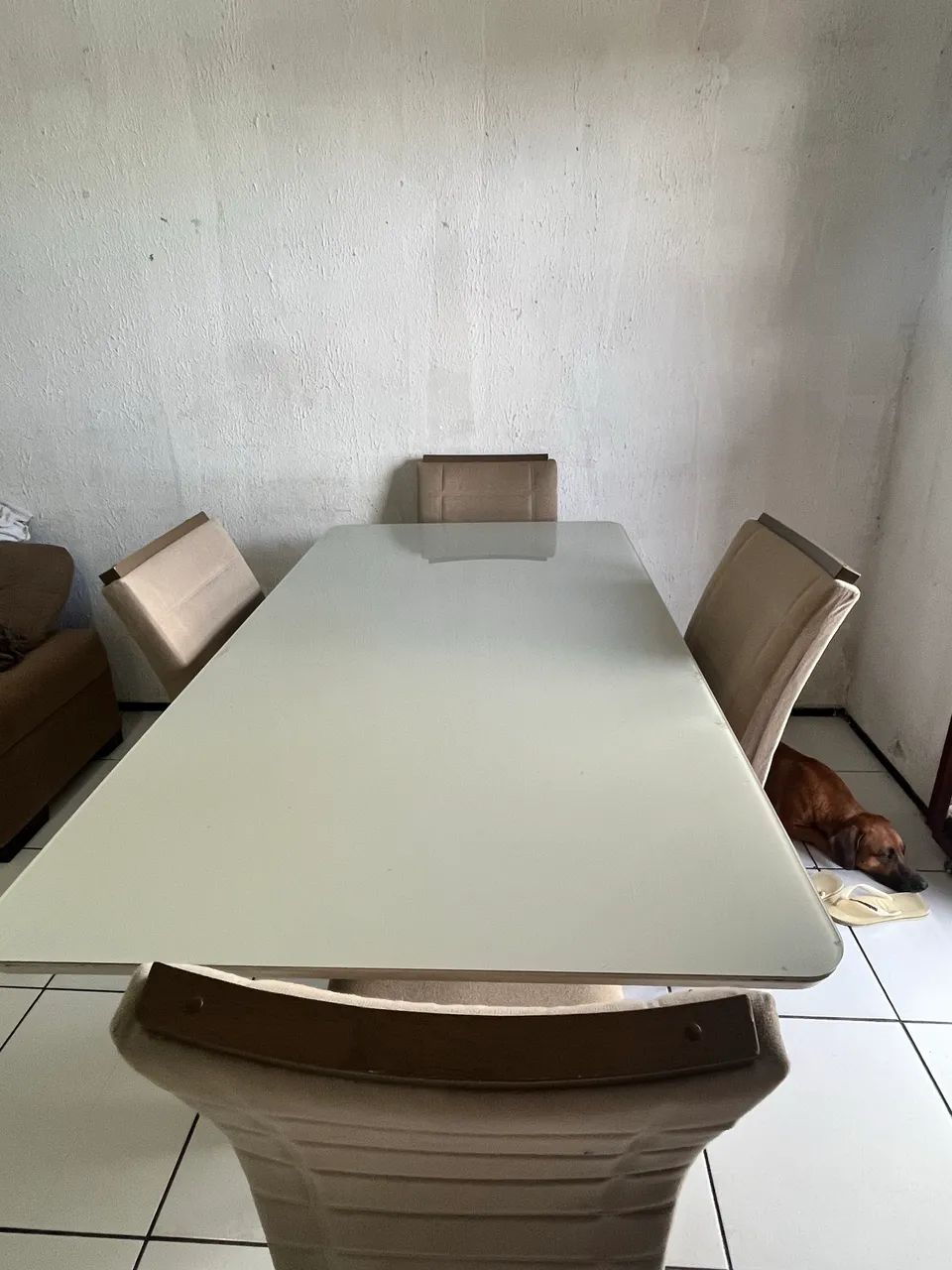 Mesa grande com 4 cadeiras 