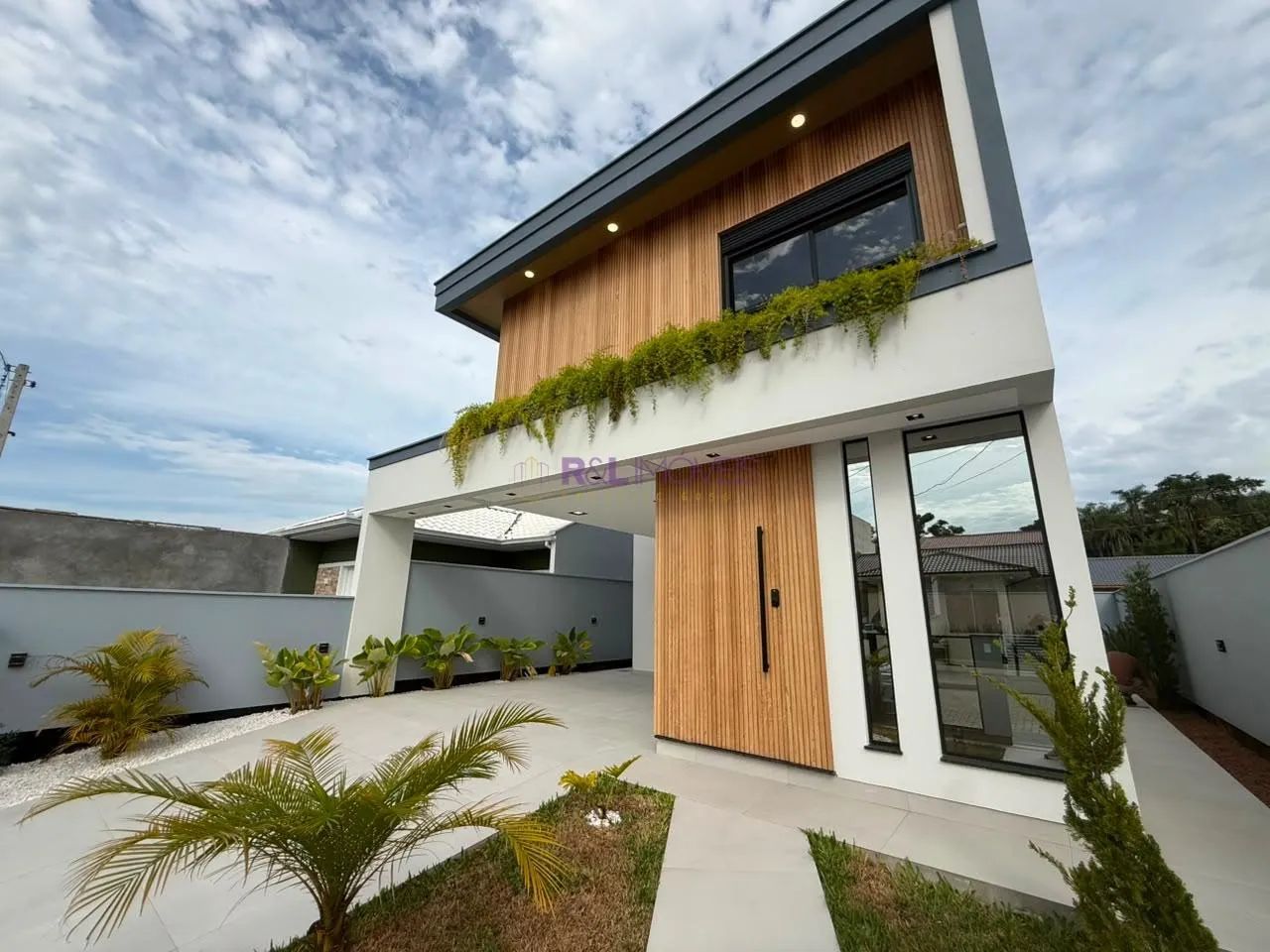 Belíssima casa 138m2 e 3 suítes - Forquilhas, São José