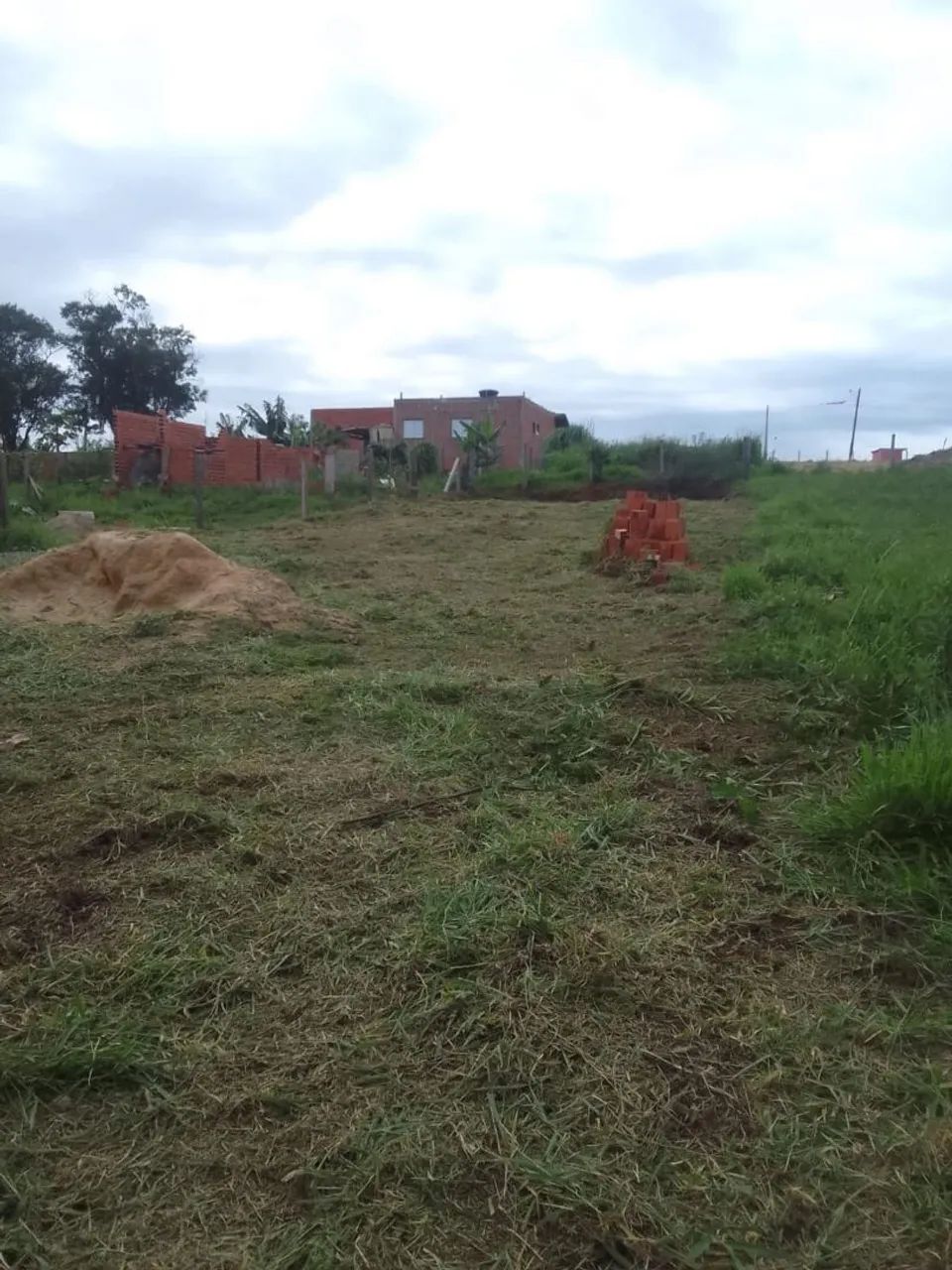 Vendo terreno bairro cercado com chácara em construção  - Foto 4
