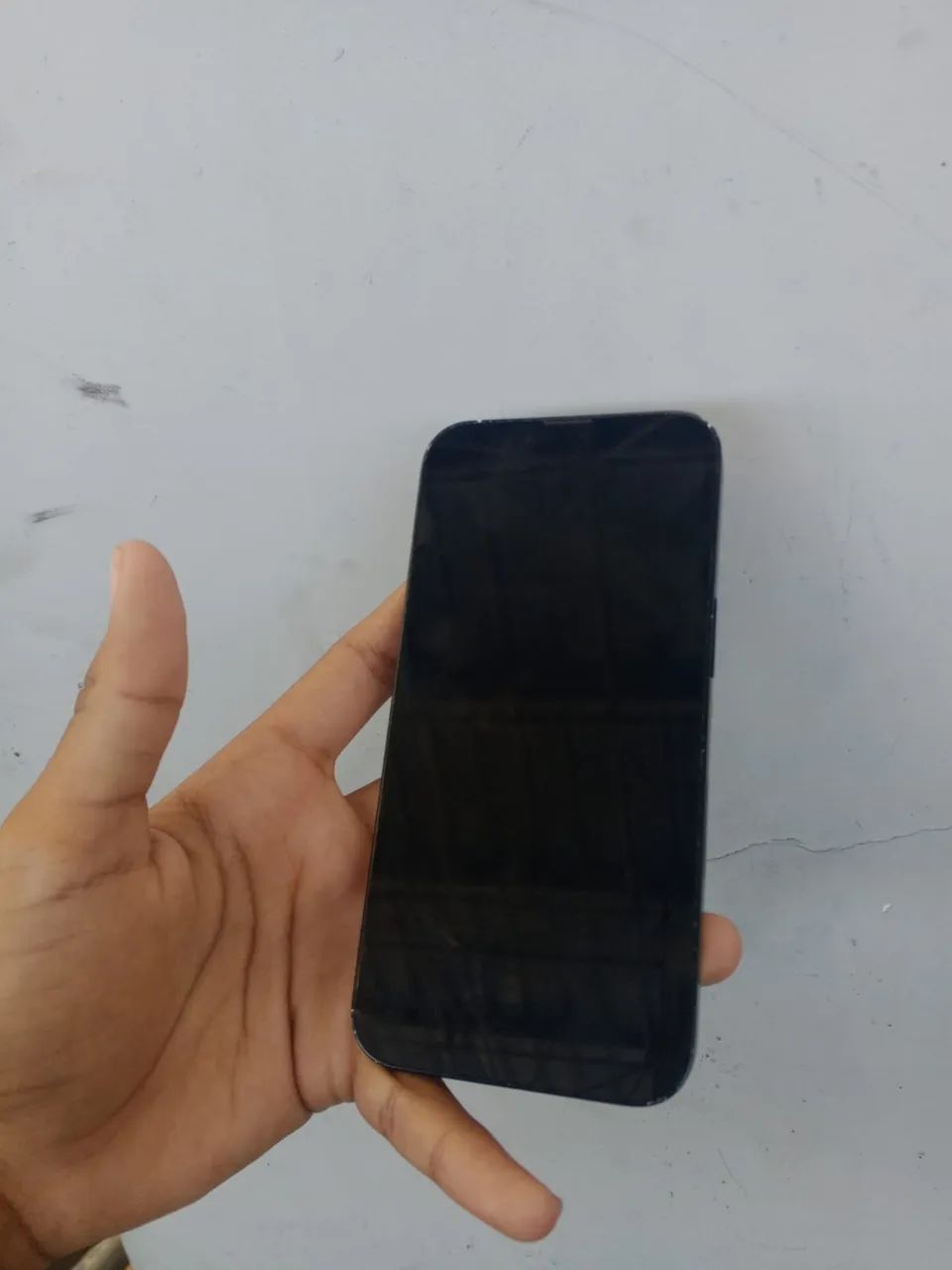 iPhone 13 azul escuro 