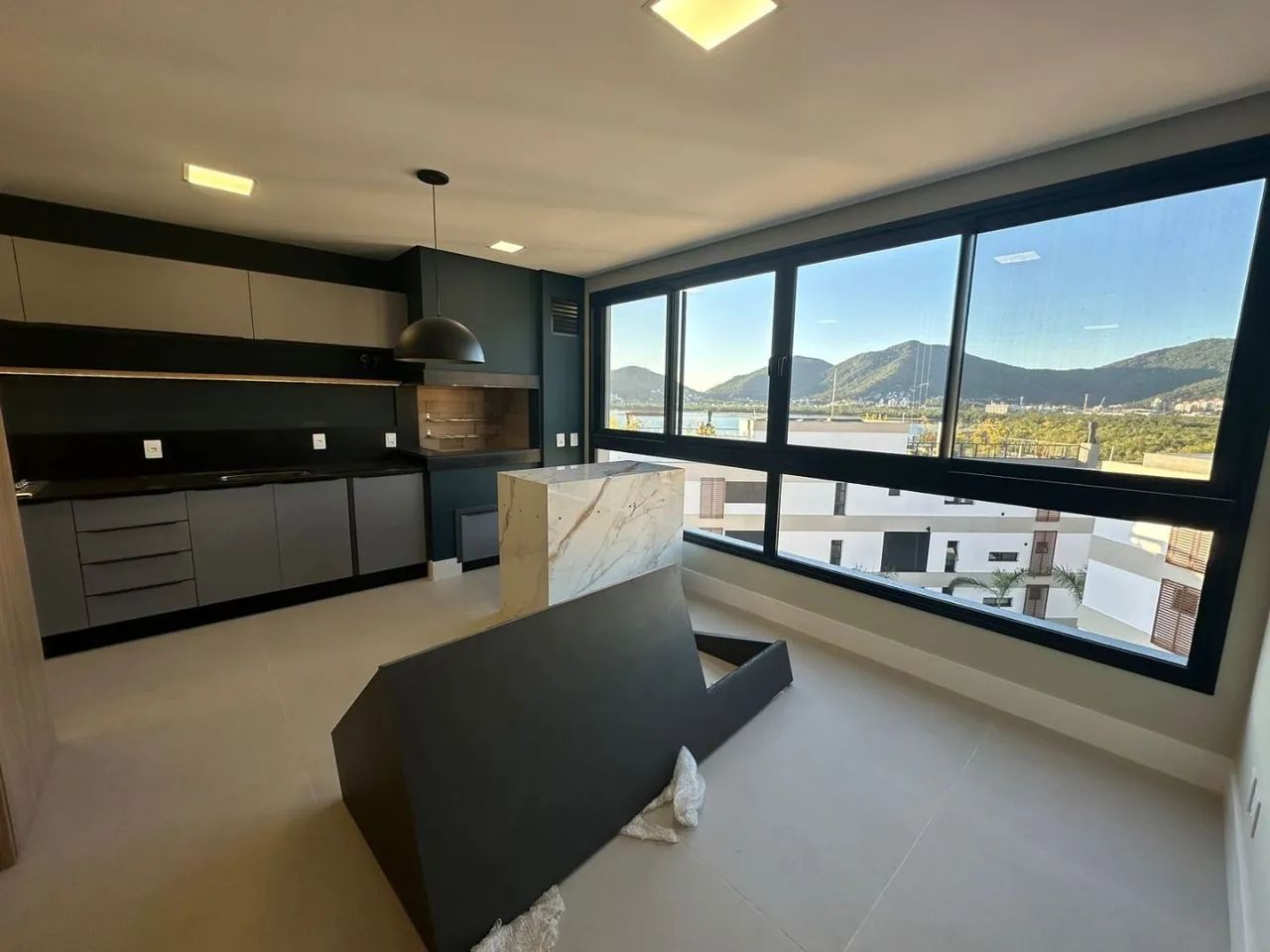 Apartamento com 3 suítes e 4 vagas para alugar em Florianópolis - Foto 3