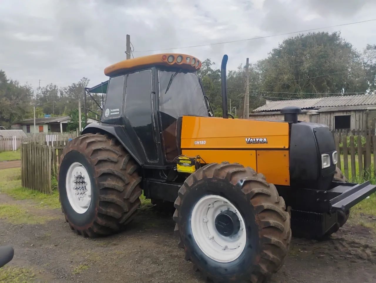 TRATOR VALTRA BH 180 GUINCHO