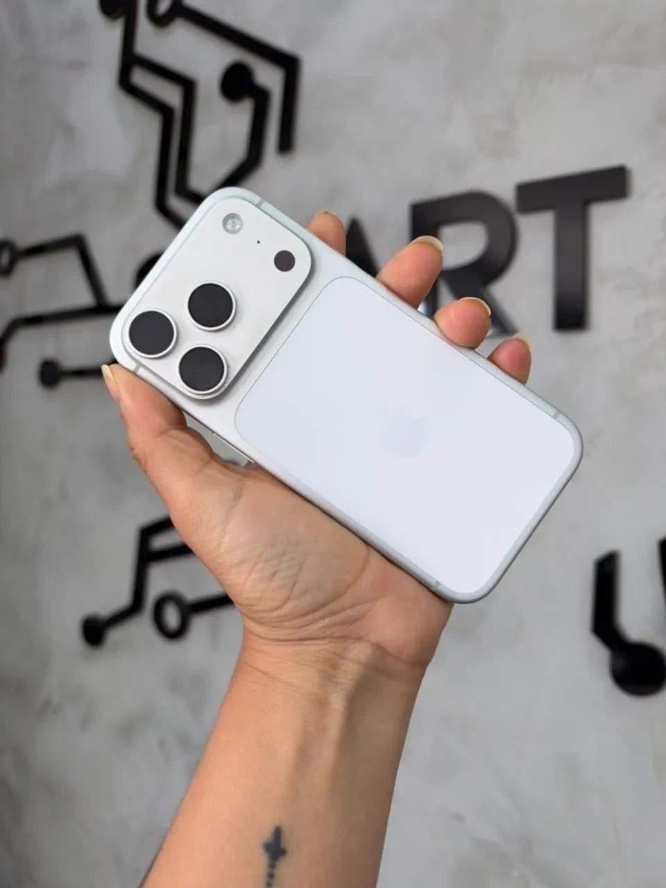 iPhone 17 Pro Silver - 256GB - Celulares e Smartphones - Centro