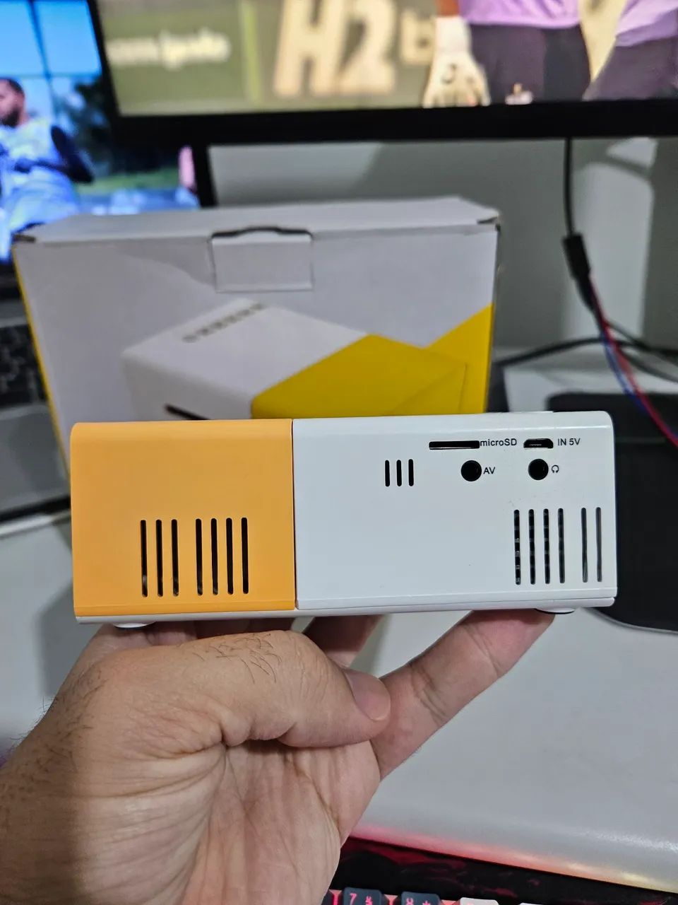 Mini Projetor Portátil LED YG300 - HDMI e USB (Cinema em Casa) - Foto 4