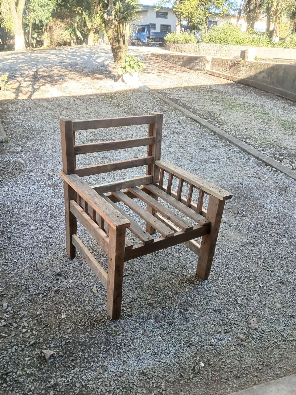 Poltrona de madeira - Foto 2