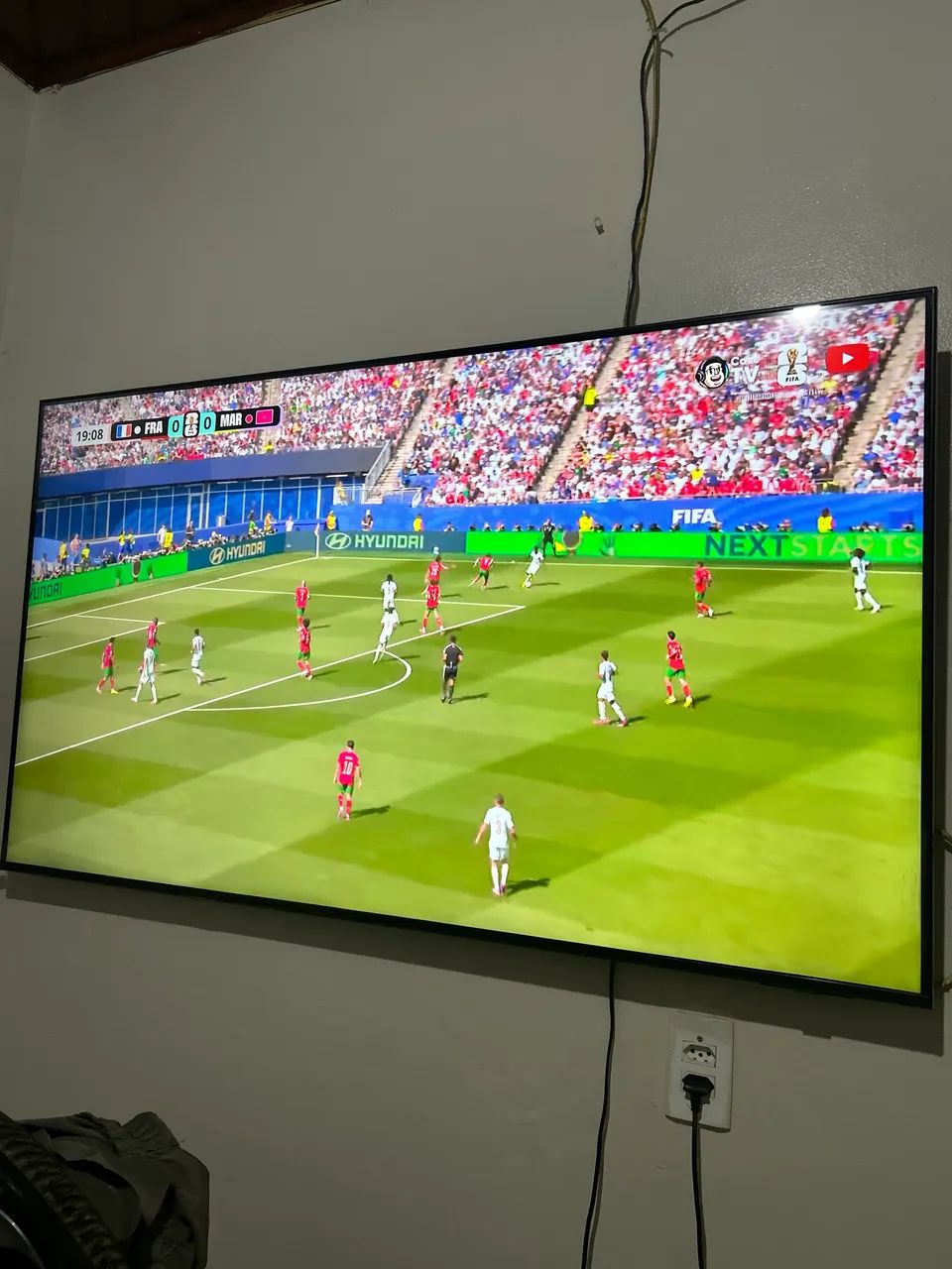  Vendo Smart TV Samsung Crystal UHD 60" - Foto 2