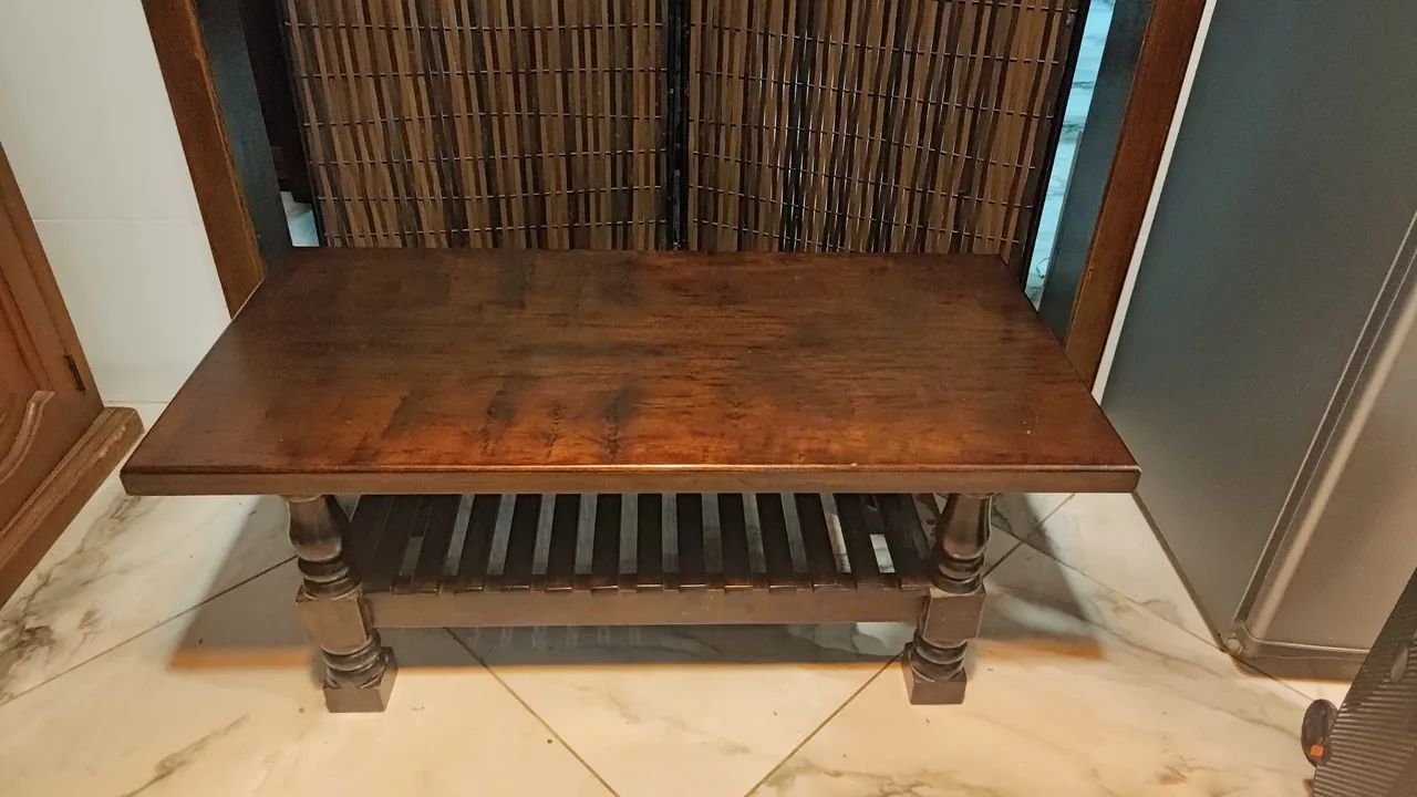 Mesa de centro de madeira maciça 