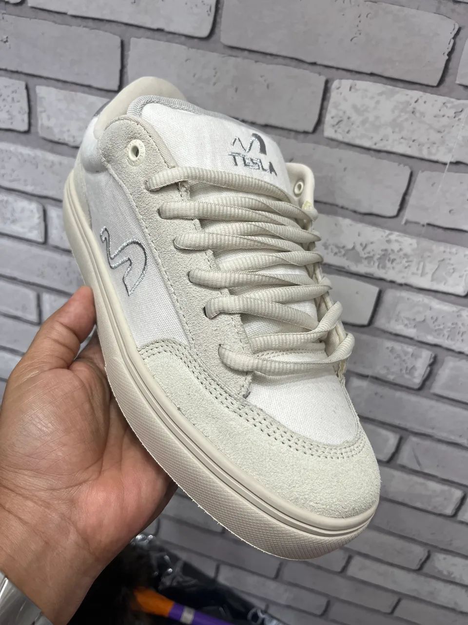 TESLA FLOW OFF WHITE  - Foto 3