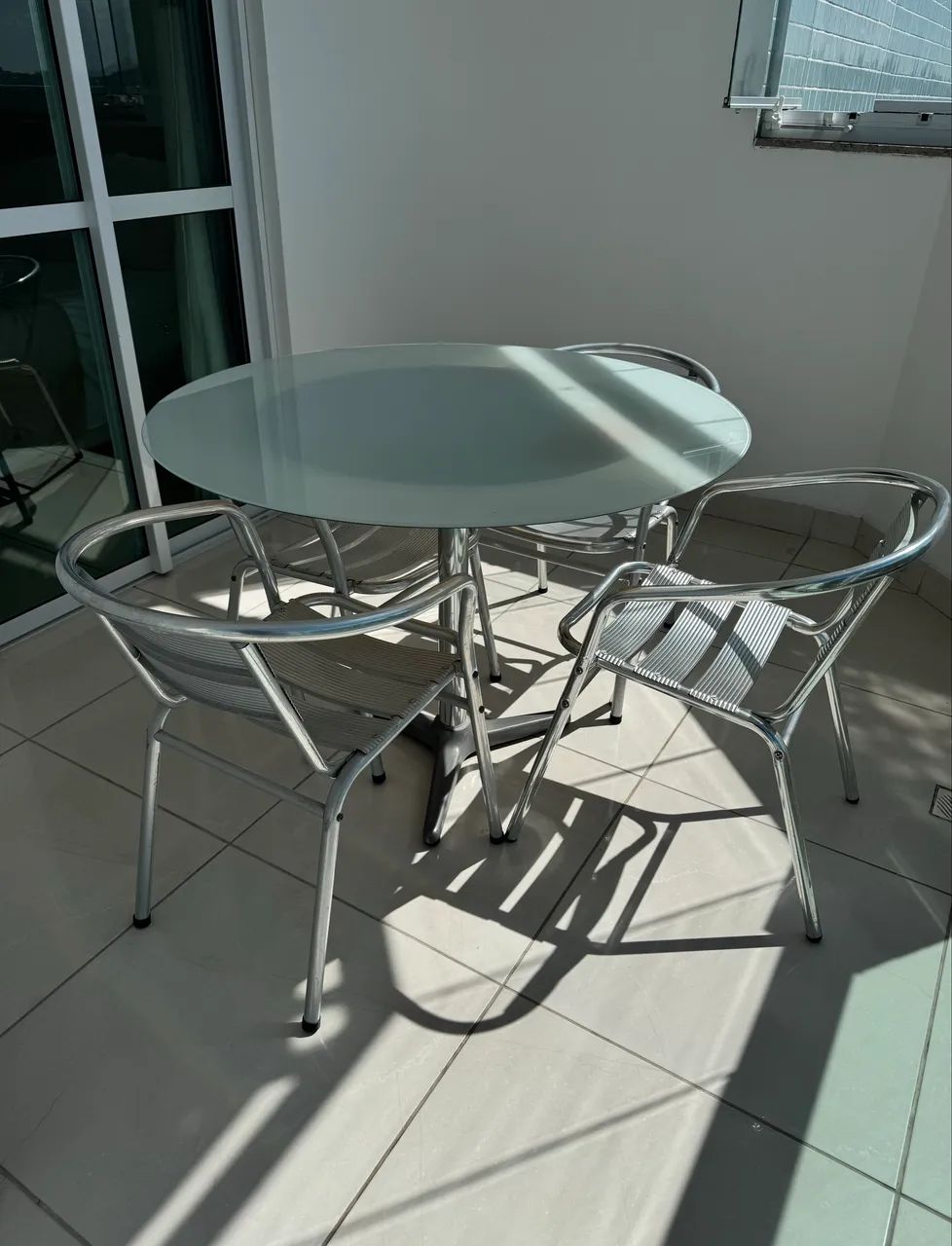 Mesa de alumínio com 4 cadeiras  - Foto 4