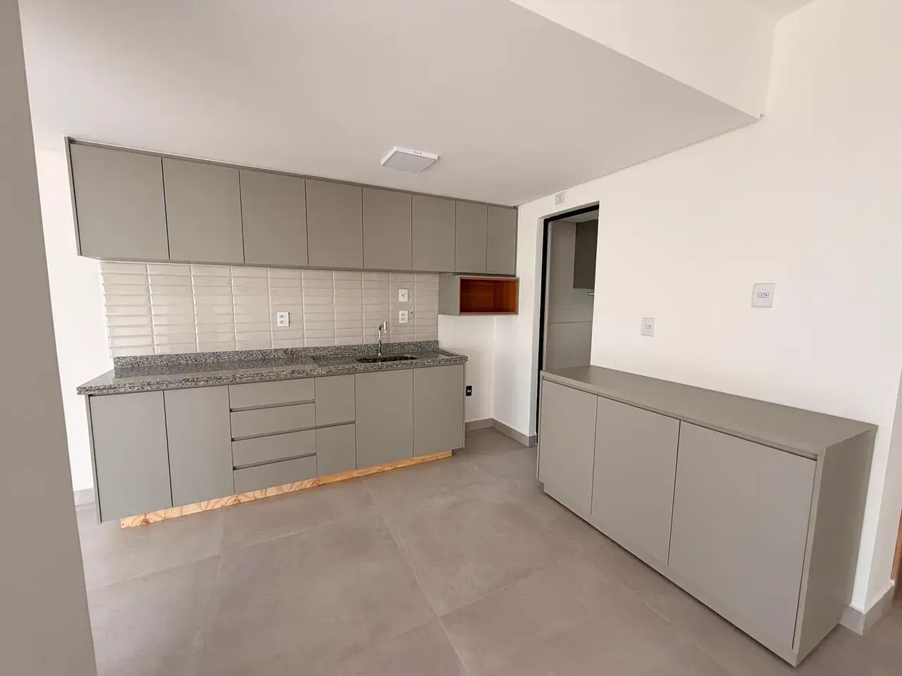 Casa tipo sobrado c/ 200m² com 4 Q (sendo 3 suítes) cozinha e suíte máster com moveis plan - Foto 5