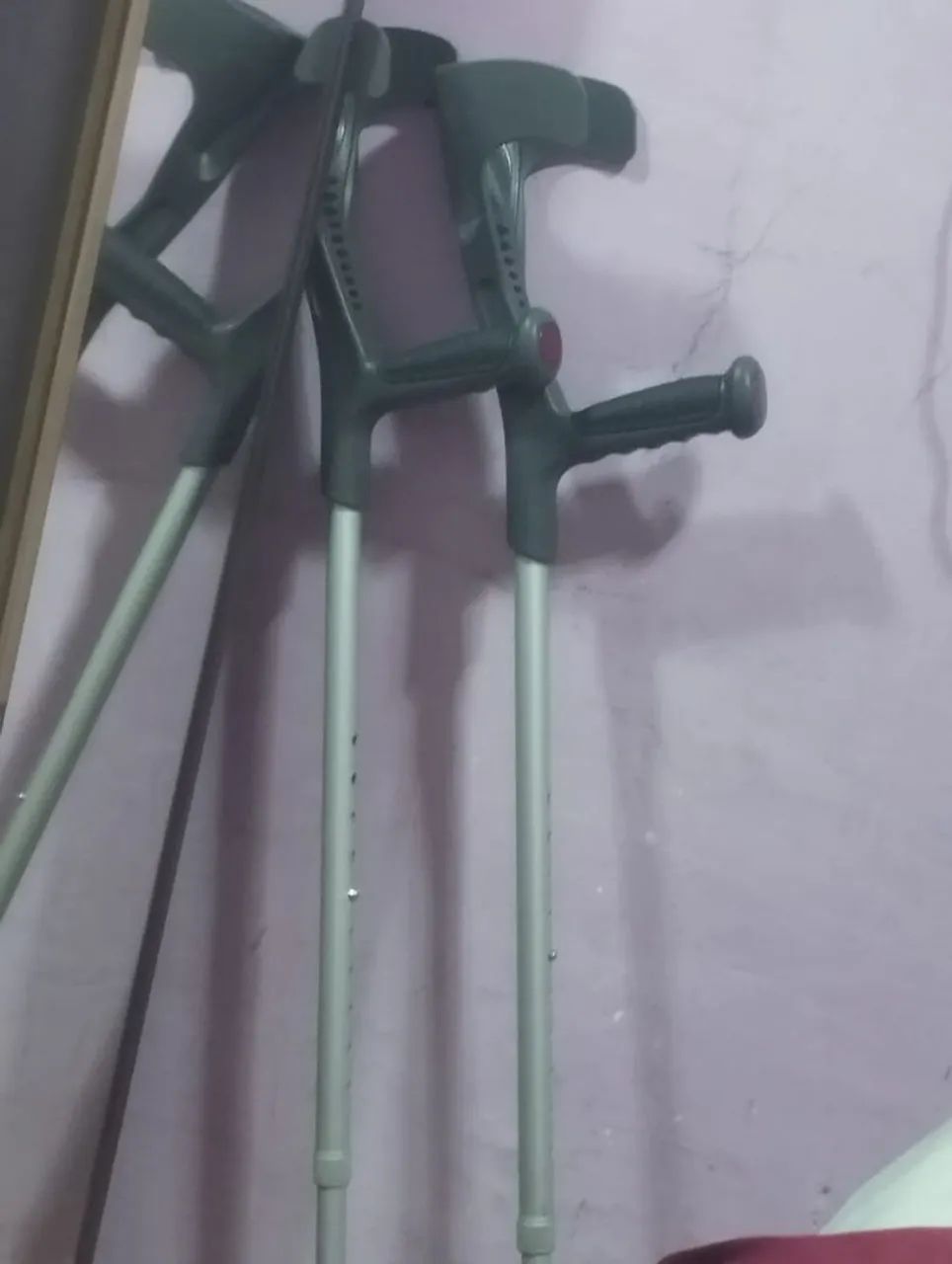 Aluguel de muletas e bota ortopédica 