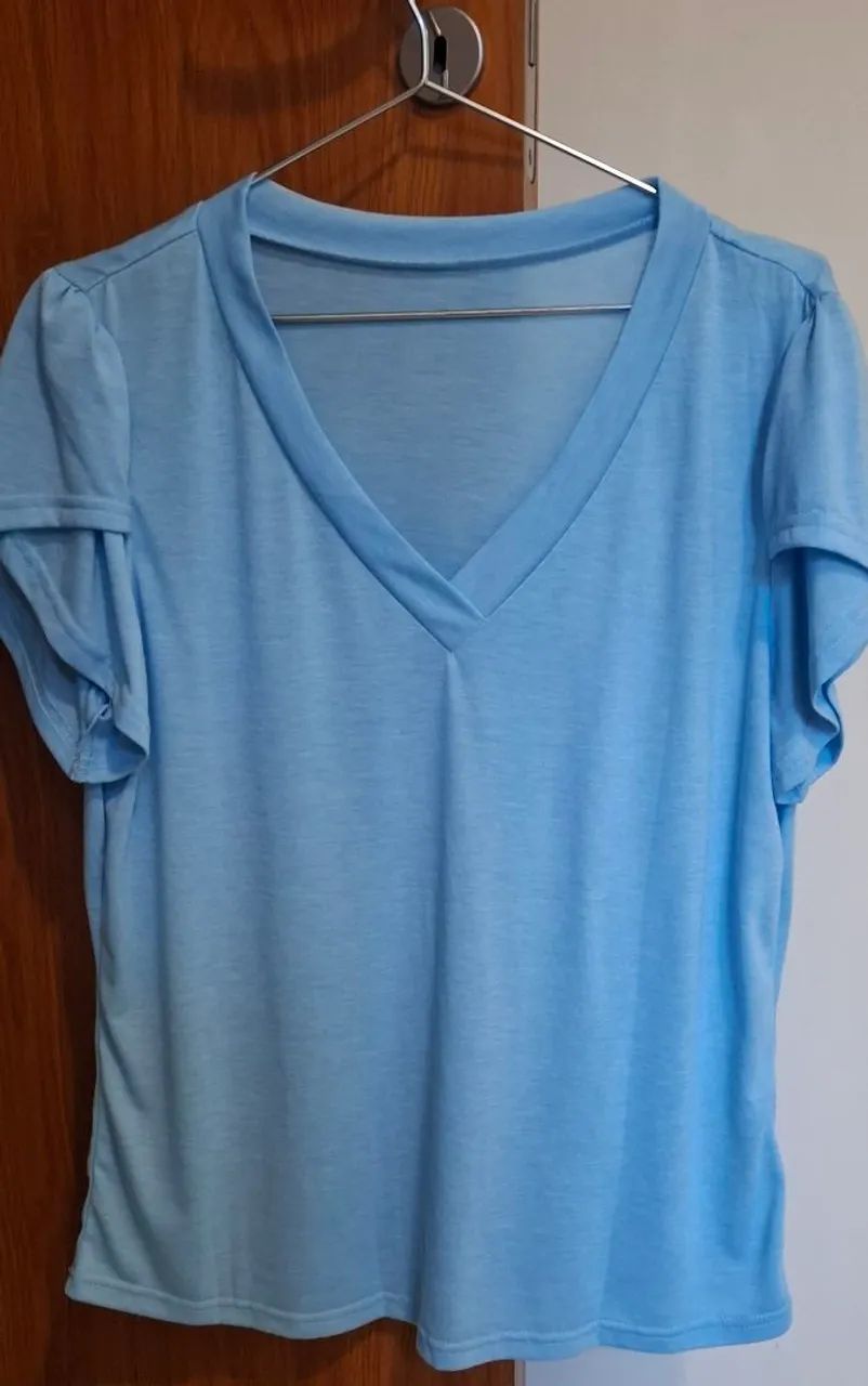 Blusa Feminina De Manga Curta E Gola V  - Foto 2