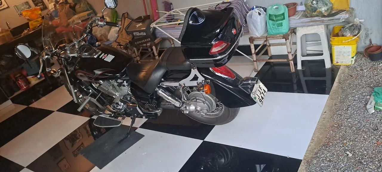 Shadow 750