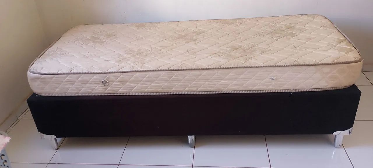 Vendo cama de solteiro 