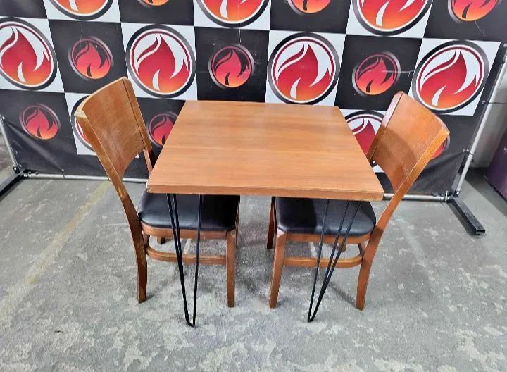 Conjunto de mesas e cadeiras Franco Bachot 