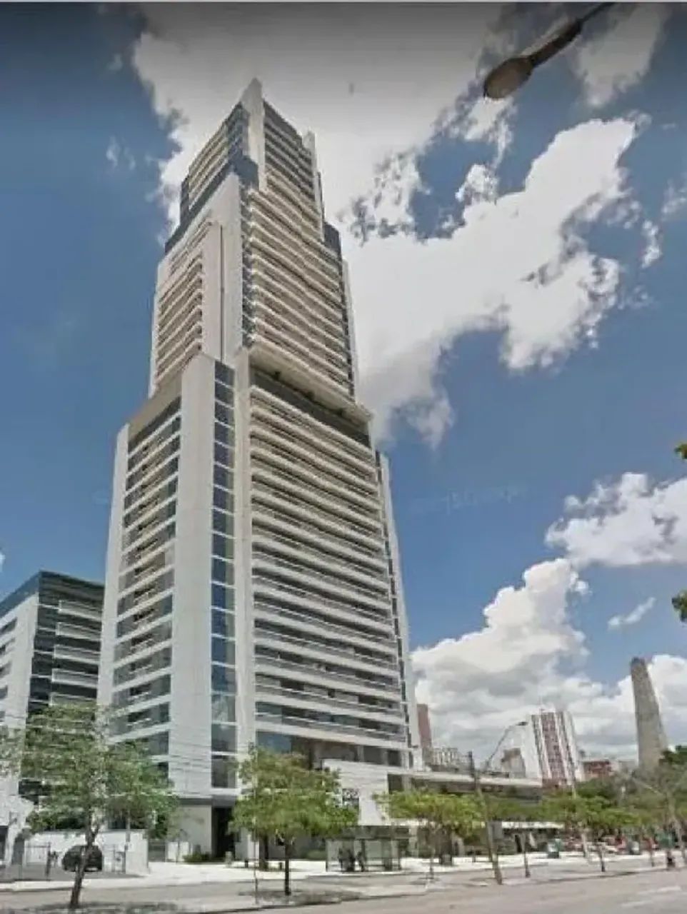 Conjunto comercial Centro Civico com garagem 118,36