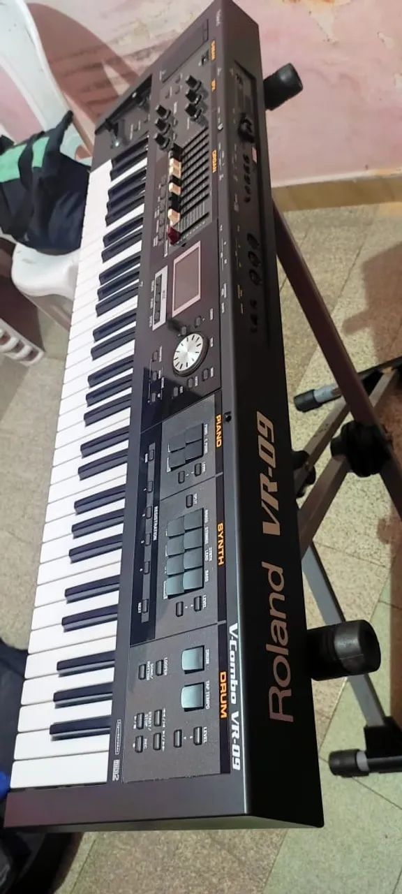Vendo Teclado Roland VR-09 V-Comb - Foto 2