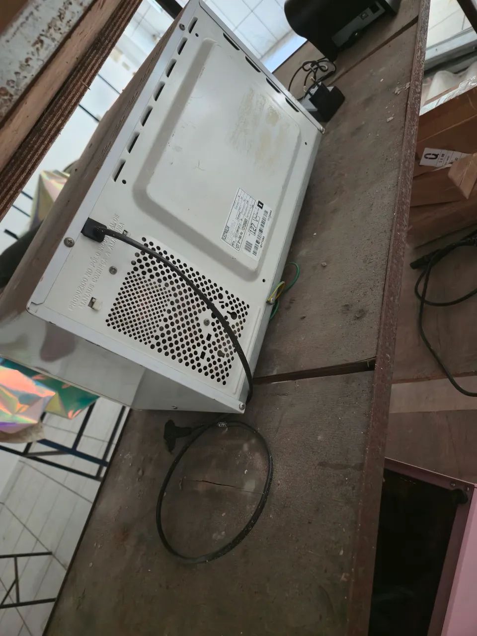 Micro-ondas Electrolux Mef30 branco com capacidade de 20 litros. - Foto 2