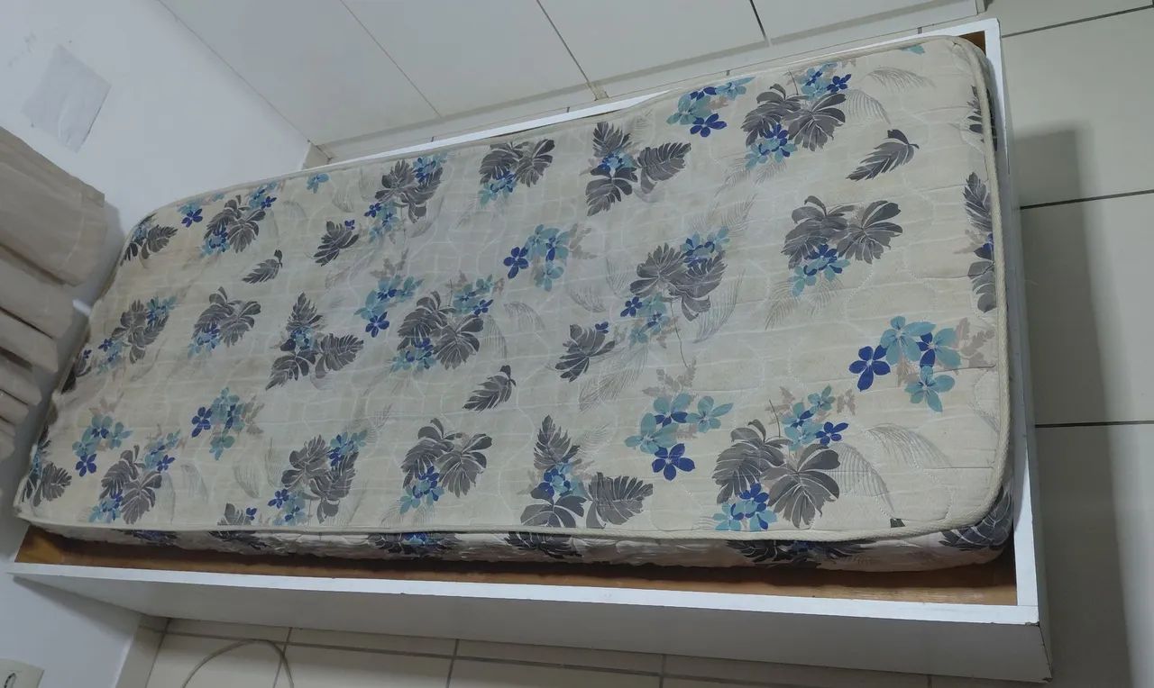 Vendo cama com colchão