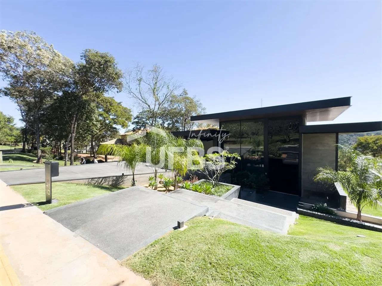 Sobrado Aldeia do Vale - Com 648,00m² - Casa nova