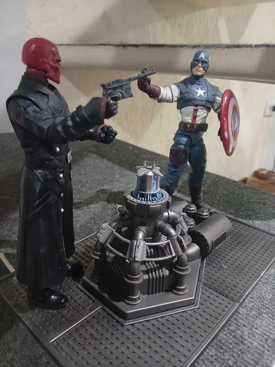 Capitão América e Caveira Vermelha Marvel Select (base inclusa) - Foto 3
