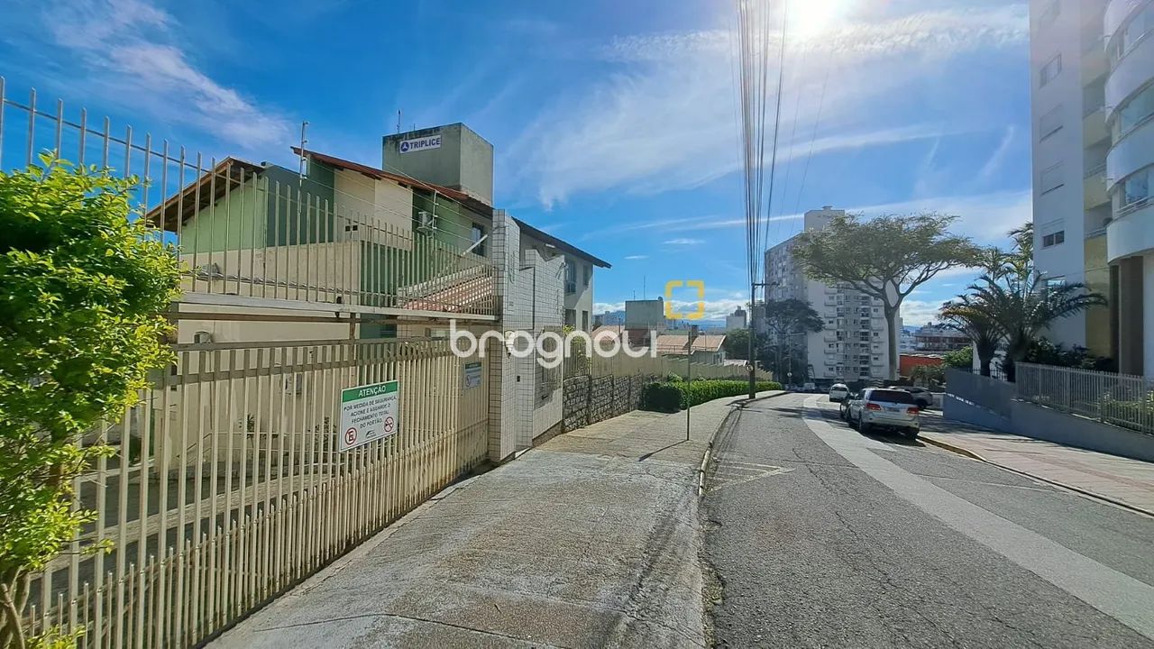 Apartamento de 2 quartos em Capoeiras - Florianópolis SC