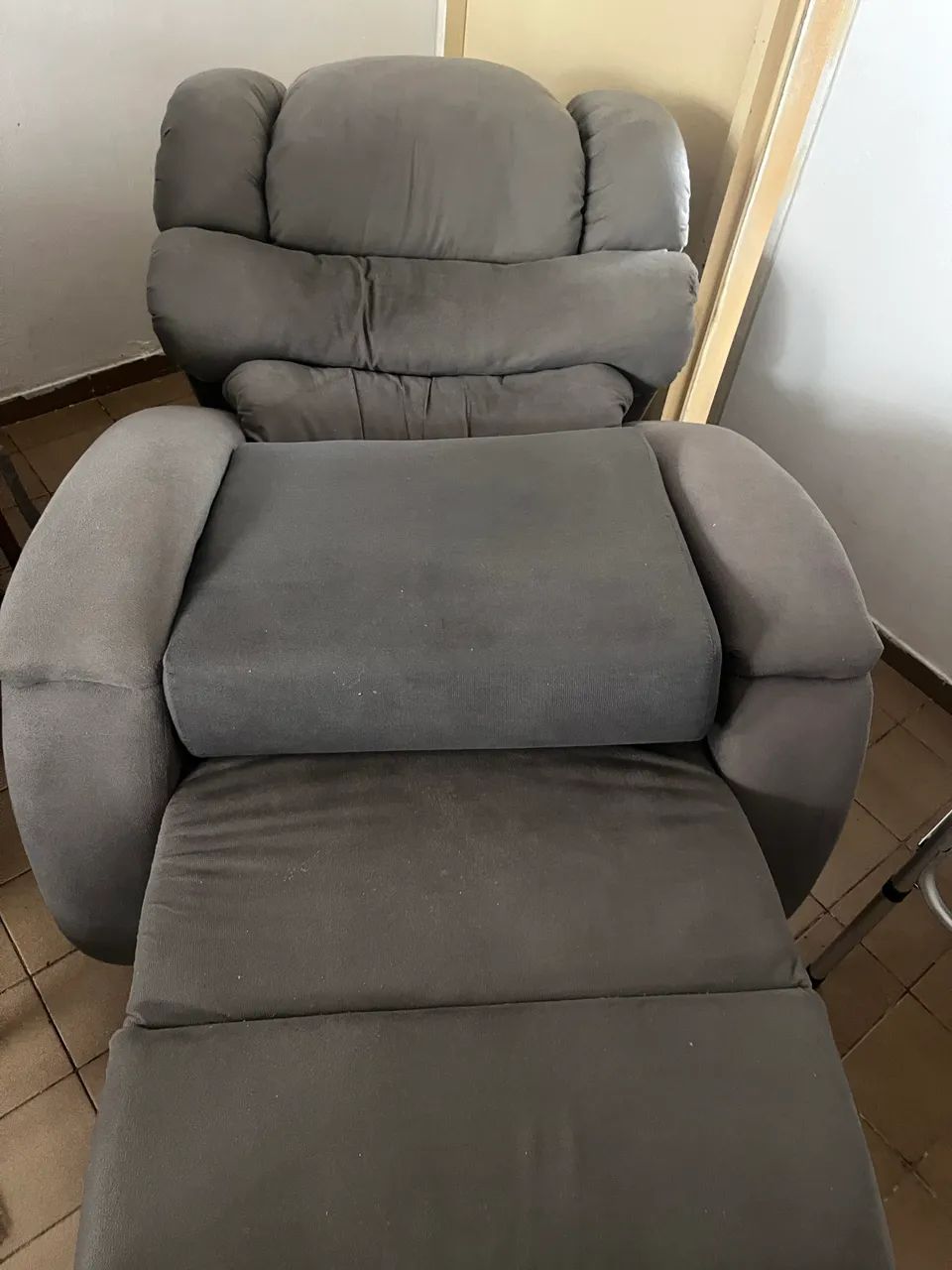 Poltrona reciclável nova  - Foto 5