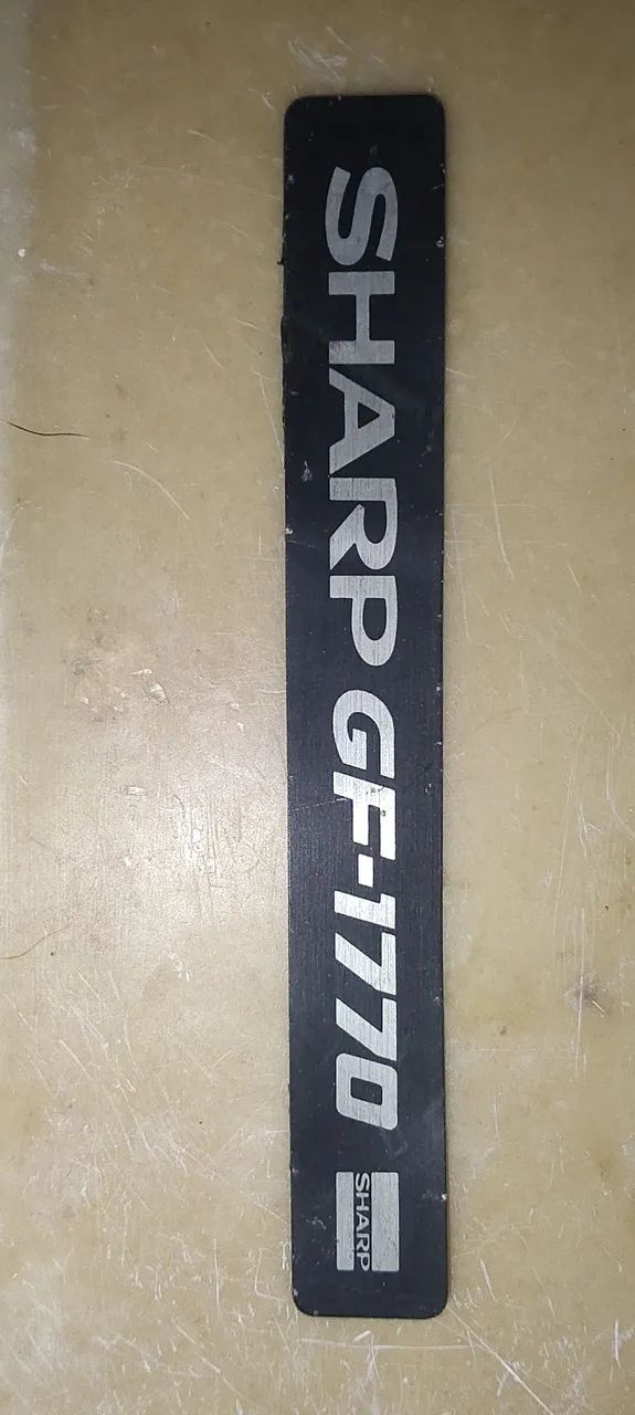 Sharp GF-1770 emblema de alumínio original raro