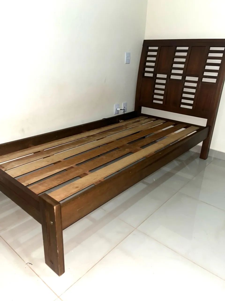 Cama de solteiro com colchão 