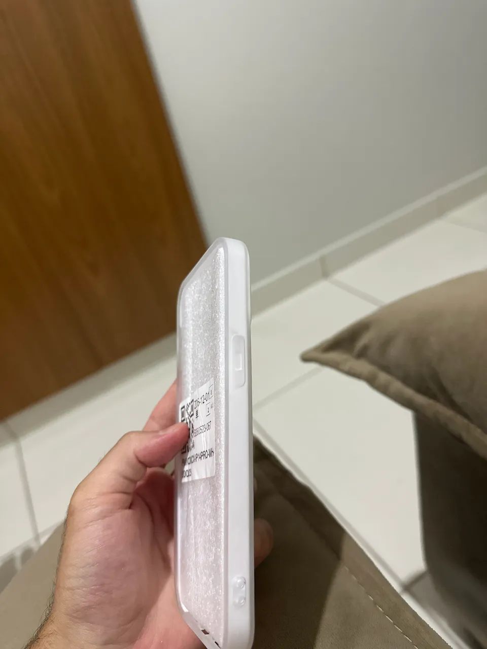 Capinha Branca Premium 14 Pro Max - Foto 3