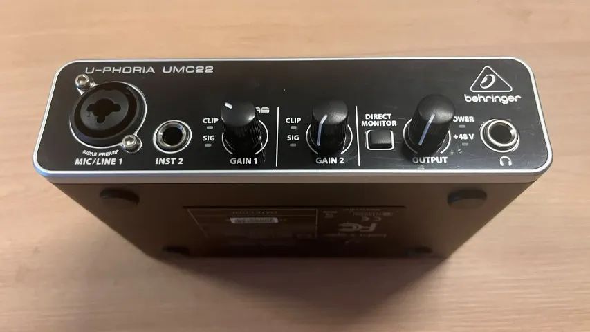 Interface De Áudio - Behringer U-phoria Umc22