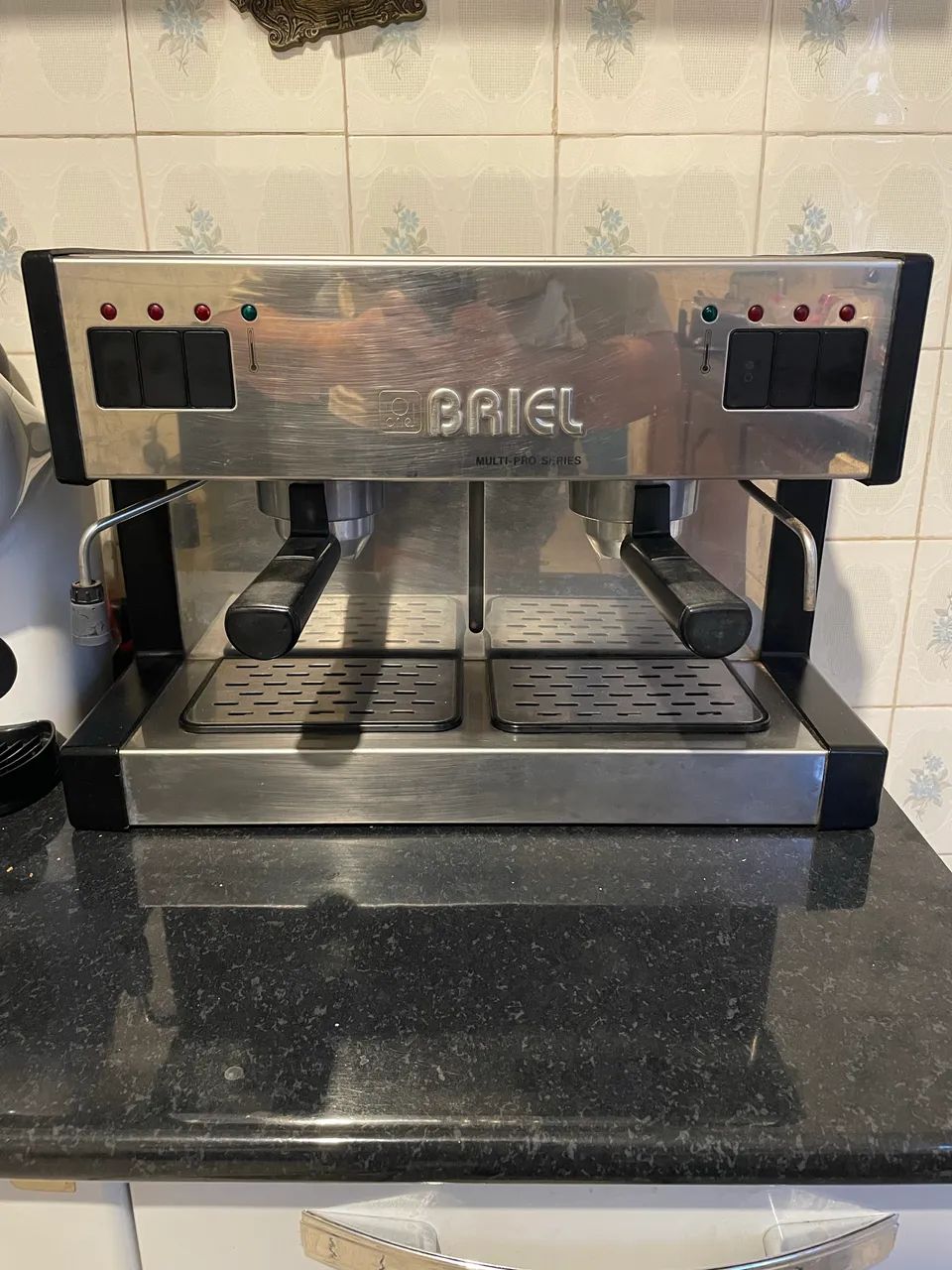Cafeteira Profissional Briel 2 Grupos 220V - R$ 1.700