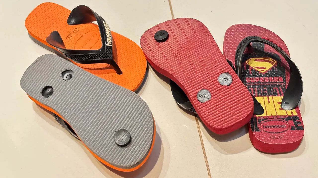 2 pares de Havaianas menino 23/24 - Foto 2