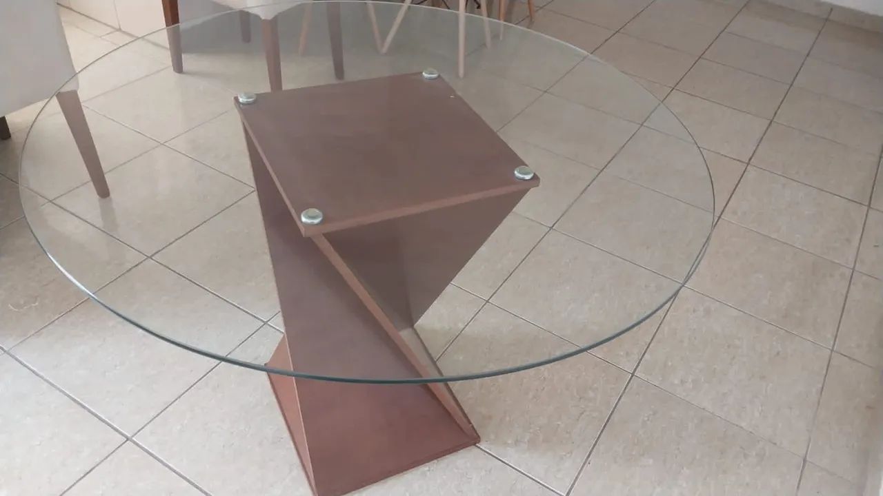Mesa de 4 cadeiras base em MDF tampo de vidro!