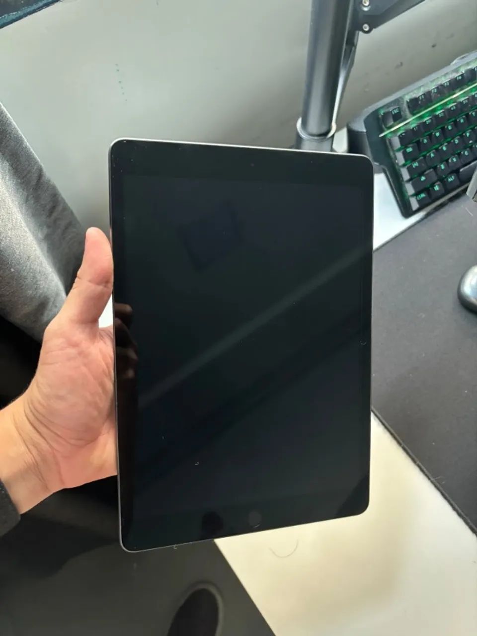 iPad 9ª Geração 64GB Wi-Fi Cinza-Espacial + Capa Teclado + Caneta + Mouse  - Foto 2