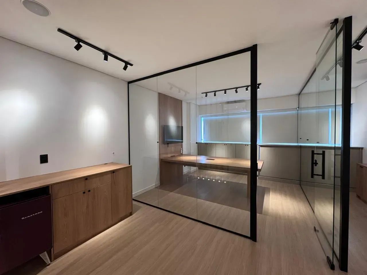 Sala nova, mobiliada, disponível para locação - Foto 4