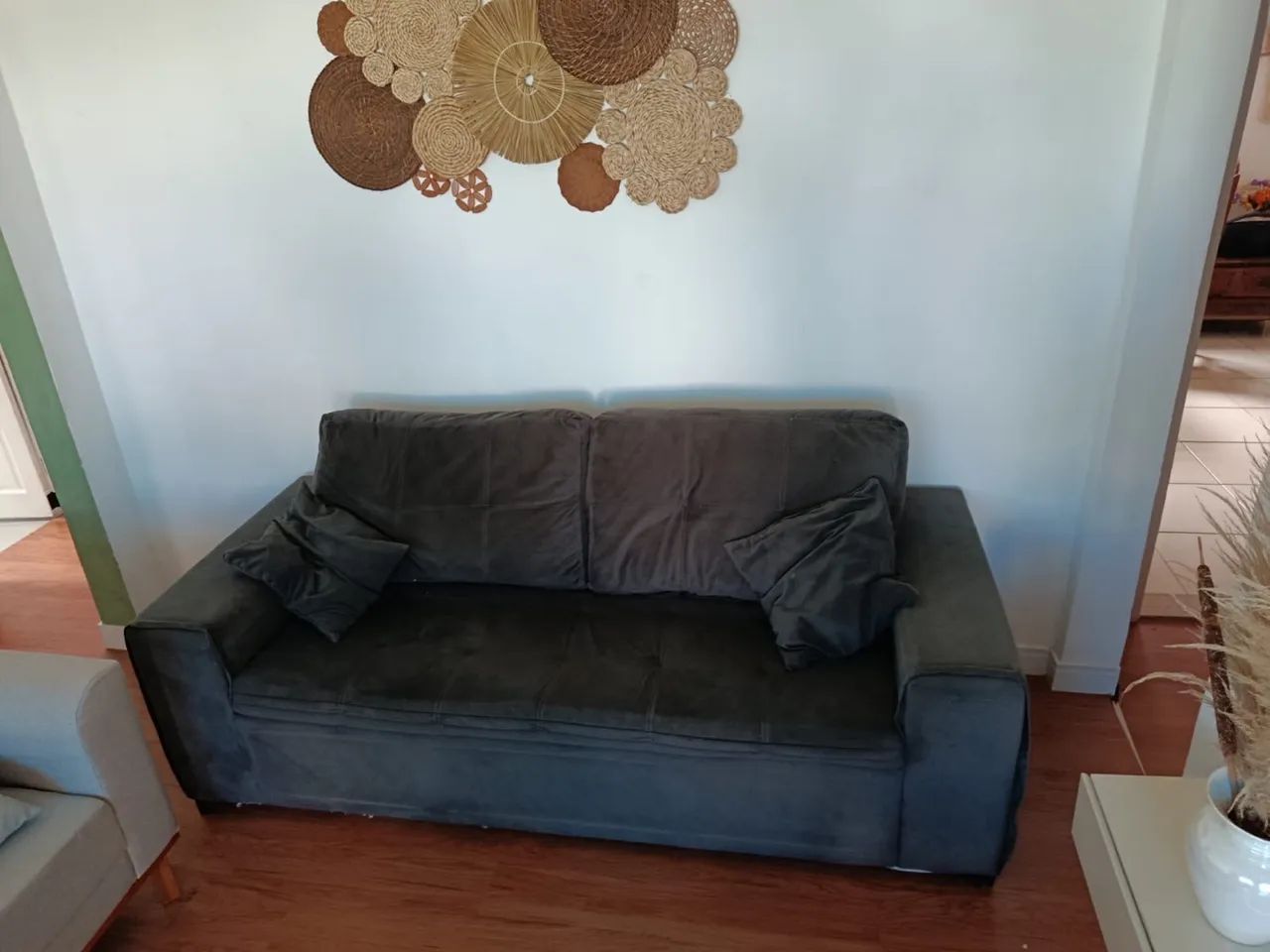Sofá suede cinza escuro